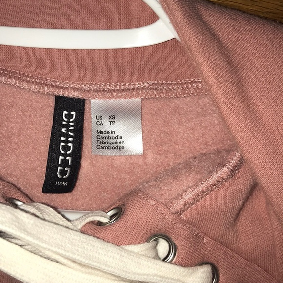 Pink cropped sweater with white strings - Picture 3 of 5